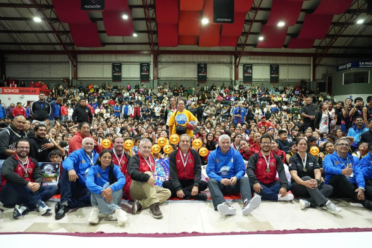 Acompana Pepe Chedraui a jovenes basquetbolistas en la final estatal de la Liga Telmex Telcel 2026 2