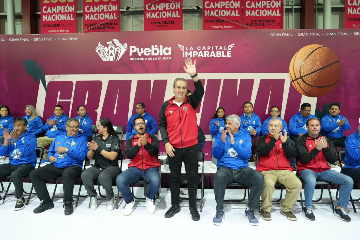 Acompana Pepe Chedraui a jovenes basquetbolistas en la final estatal de la Liga Telmex Telcel 2026