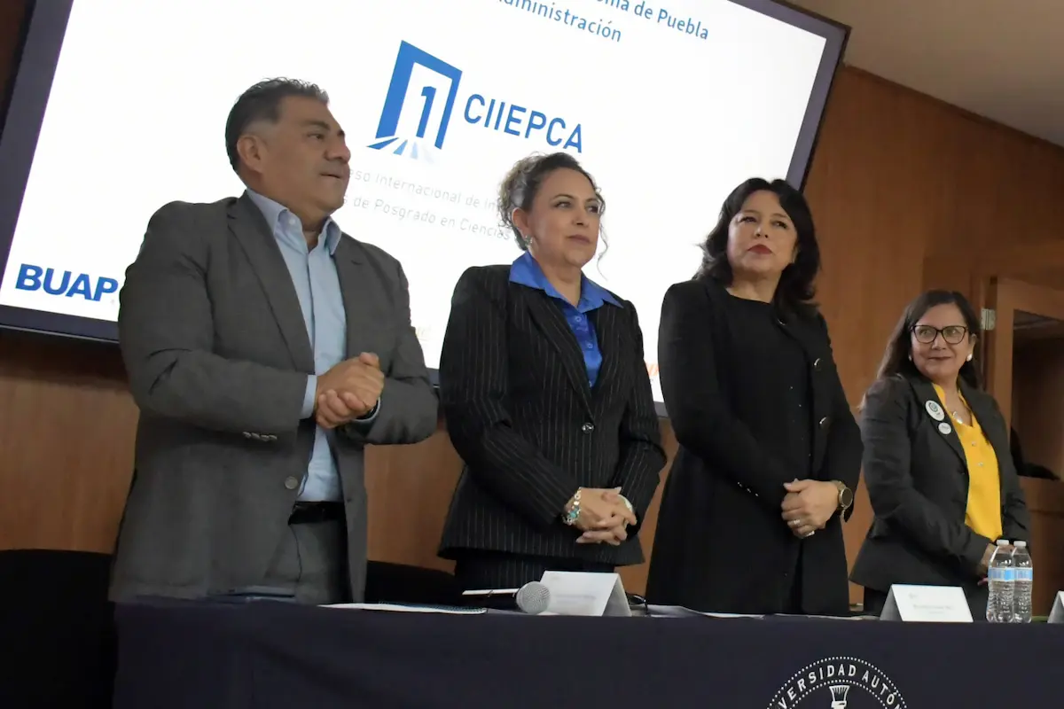 Debate BUAP los retos de la investigación en las ciencias administrativas