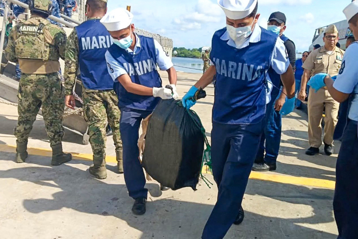 Decomisan más de una tonelada de cocaína frente a costas de Oaxaca 