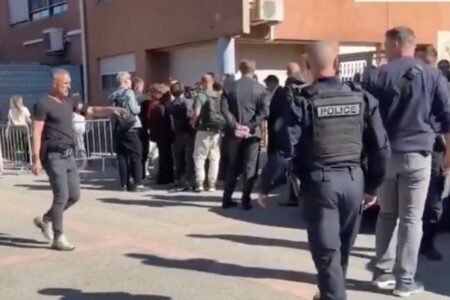 Alumno dispara contra docentes en secundaria de Francia