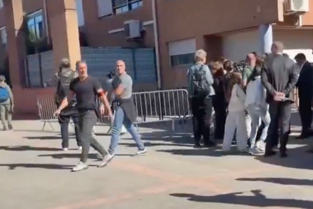 Alumno dispara contra docentes en secundaria de Francia