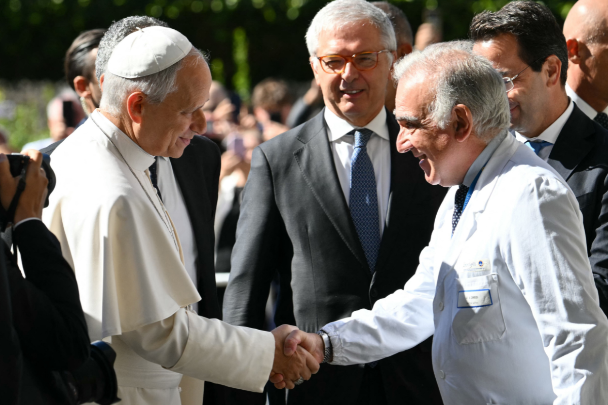 Hospitalizan al papa León XIV para extirparle un nódulo pulmonar