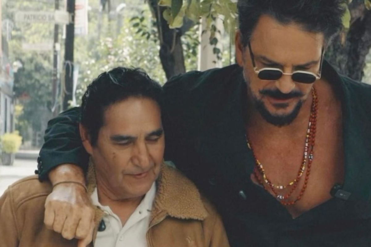 Ricardo Arjona regala un carro a Pocho, el mexicano que inspiró “Historia de Taxi”