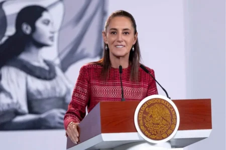 Sheinbaum negó fumar marihuana e hizo su primer streaming