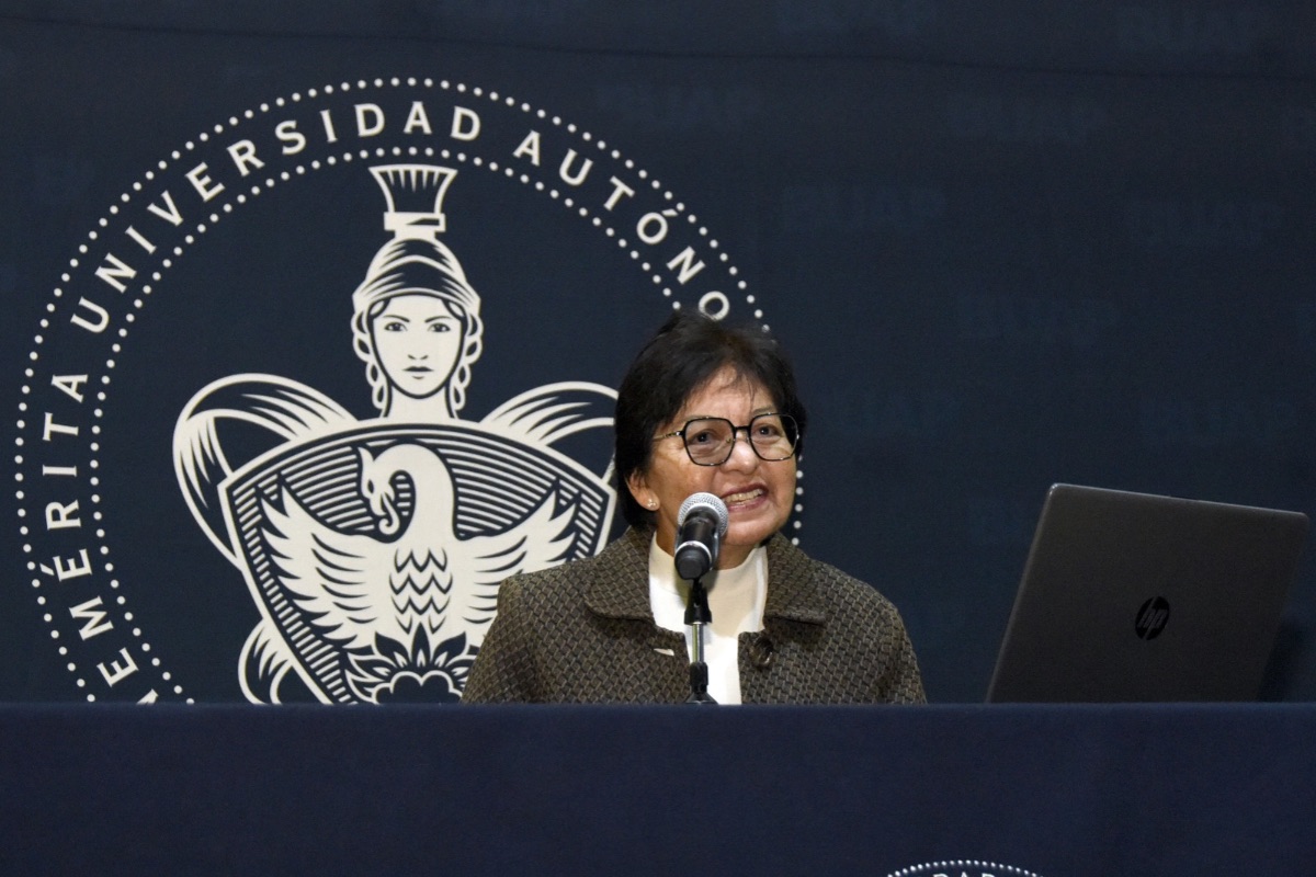 Aborda Rectora Lilia Cedillo las infecciones emergentes en animales domésticos