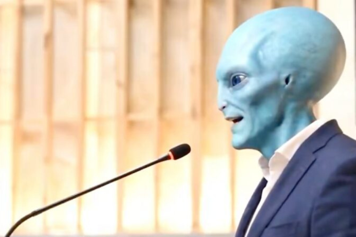 Despilfarra 198 mil pesos Roberto Zataráin en informe con aliens