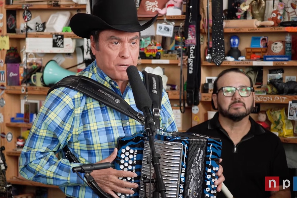 Los Tigres del Norte conquistan el Tiny Desk con causa migrante