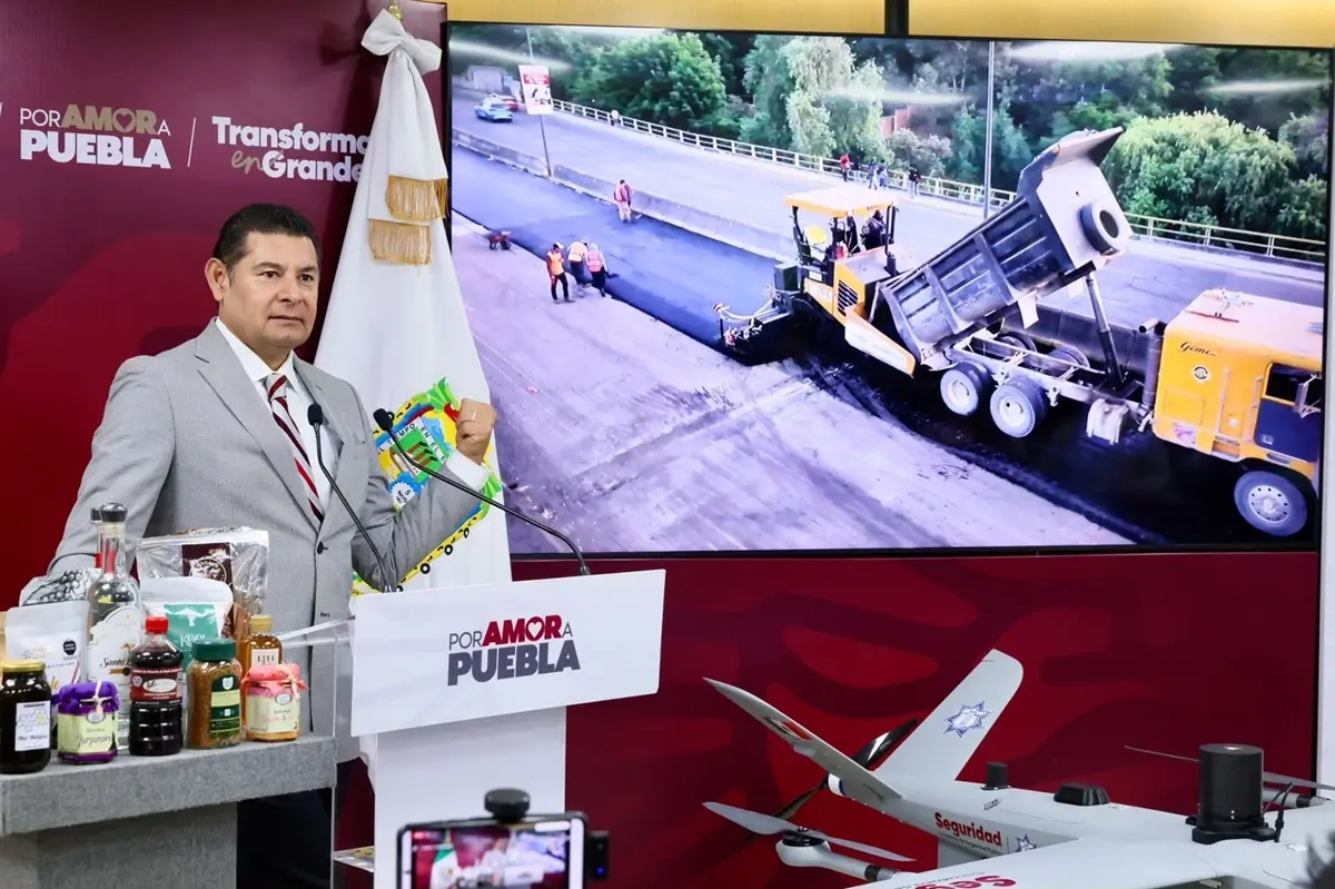 Con 13 trenes de pavimento, gobierno estatal transforma 558 kilómetros de vialidades