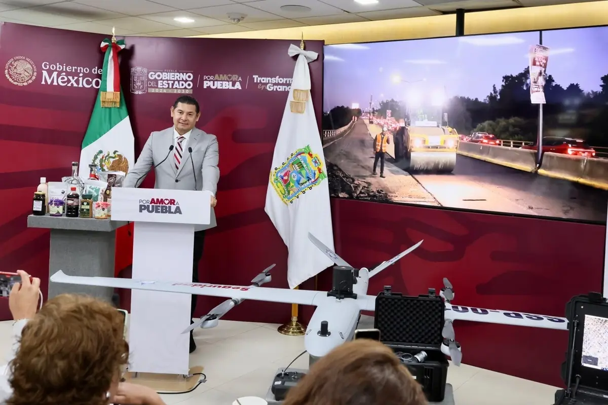 Con 13 trenes de pavimento, gobierno estatal transforma 558 kilómetros de vialidades