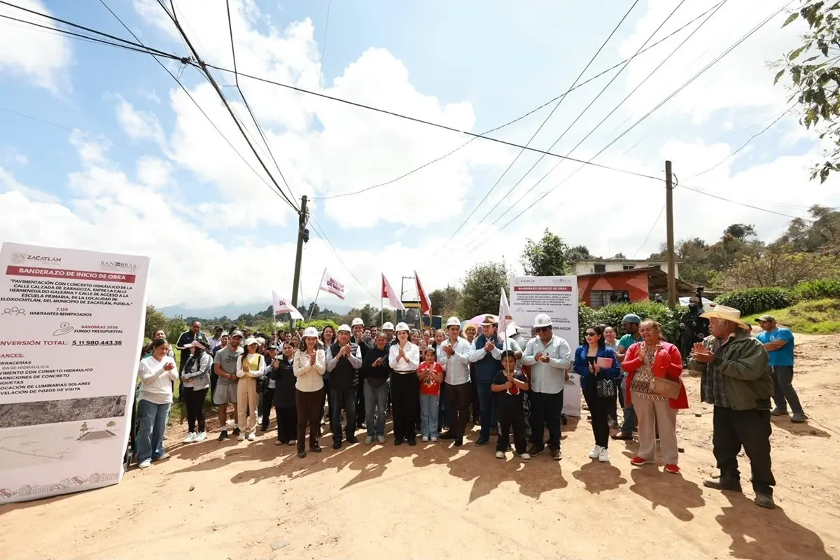Bety Sánchez va por la transformación del Libramiento de Zacatlán y de calle en Poxcuatzingo