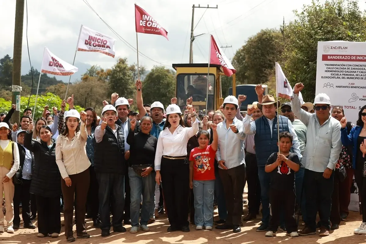 Bety Sánchez va por la transformación del Libramiento de Zacatlán y de calle en Poxcuatzingo