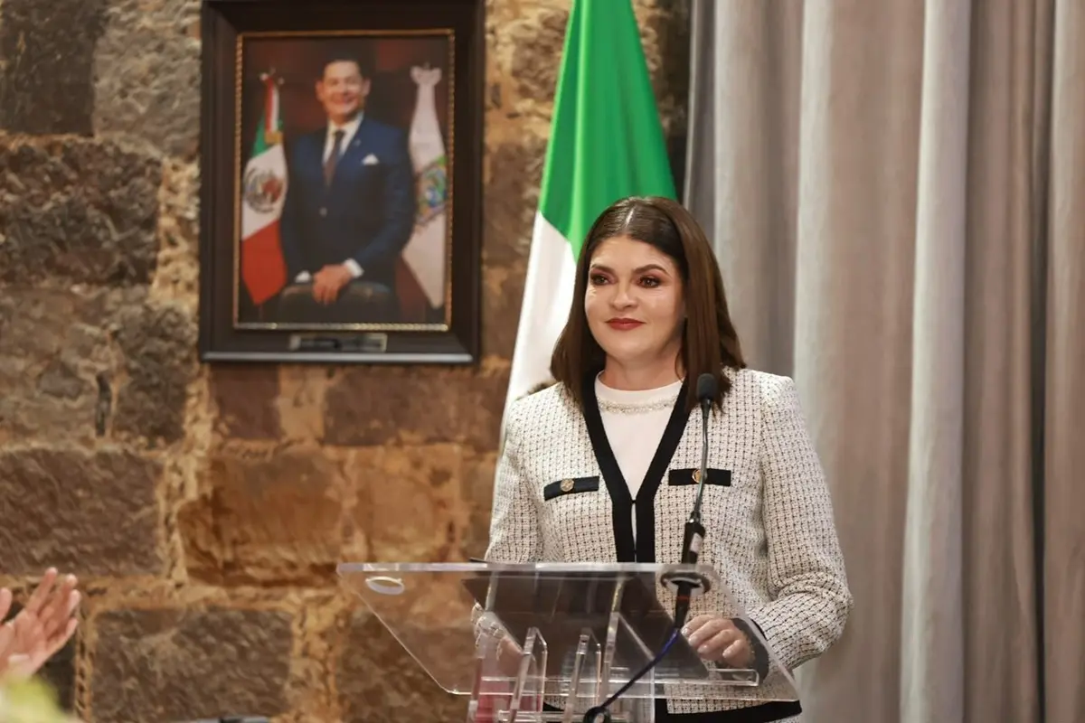 En sesión solemne de Cabildo, Bety Sánchez entrega Segundo Informe de Gobierno