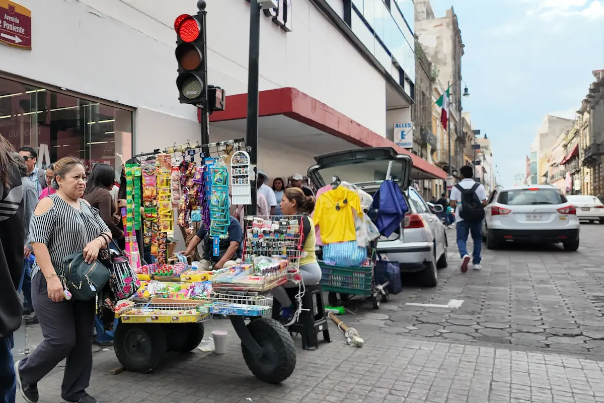 Retirar 2 mil 500 ambulantes en Puebla