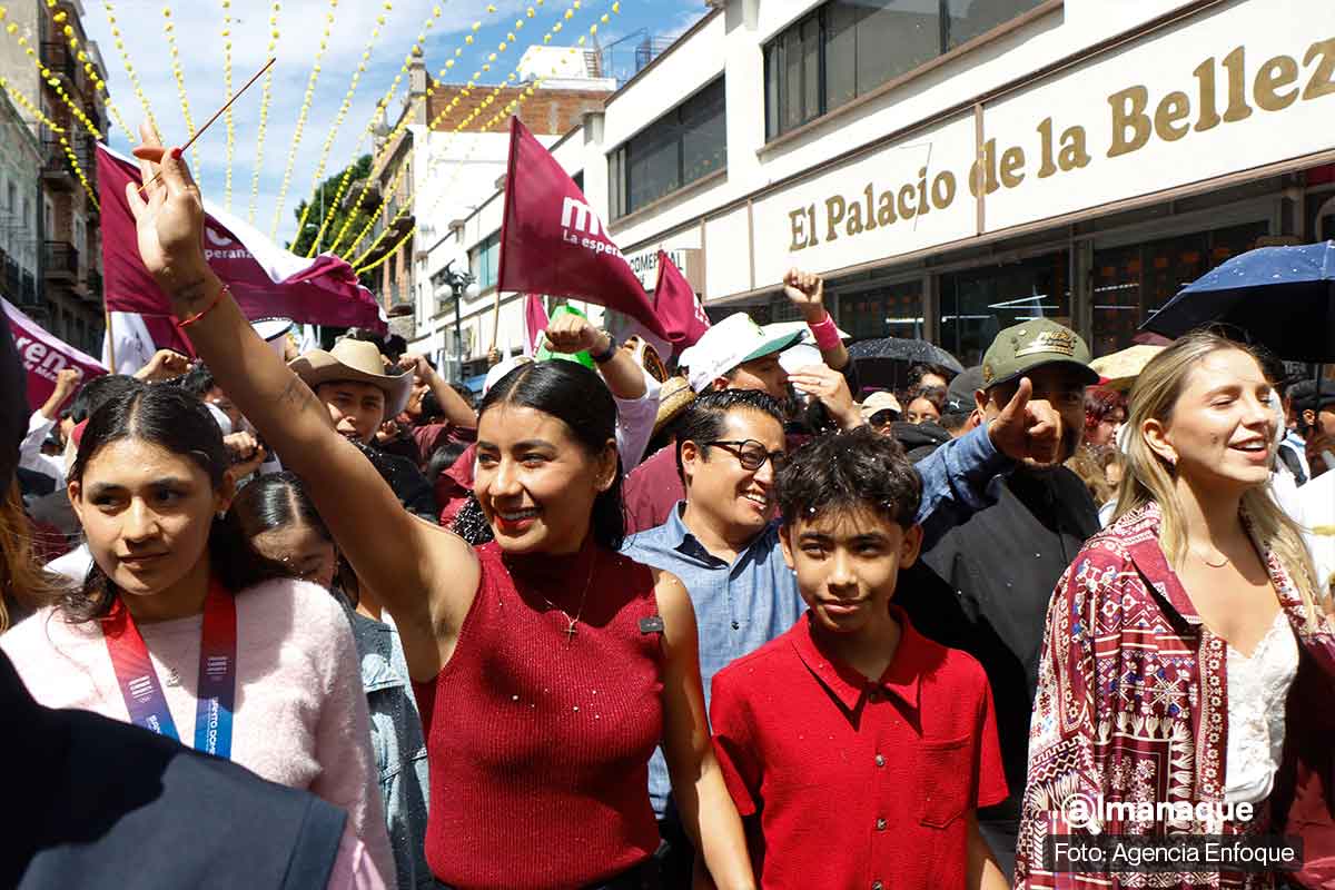 “La Bonita” Sánchez muestra músculo: miles de personas la acompañan a su registro como aspirante a la alcaldía de Puebla 6 La Bonita Sánchez se registró como aspirante de Morena a la coordinación municipal en Puebla