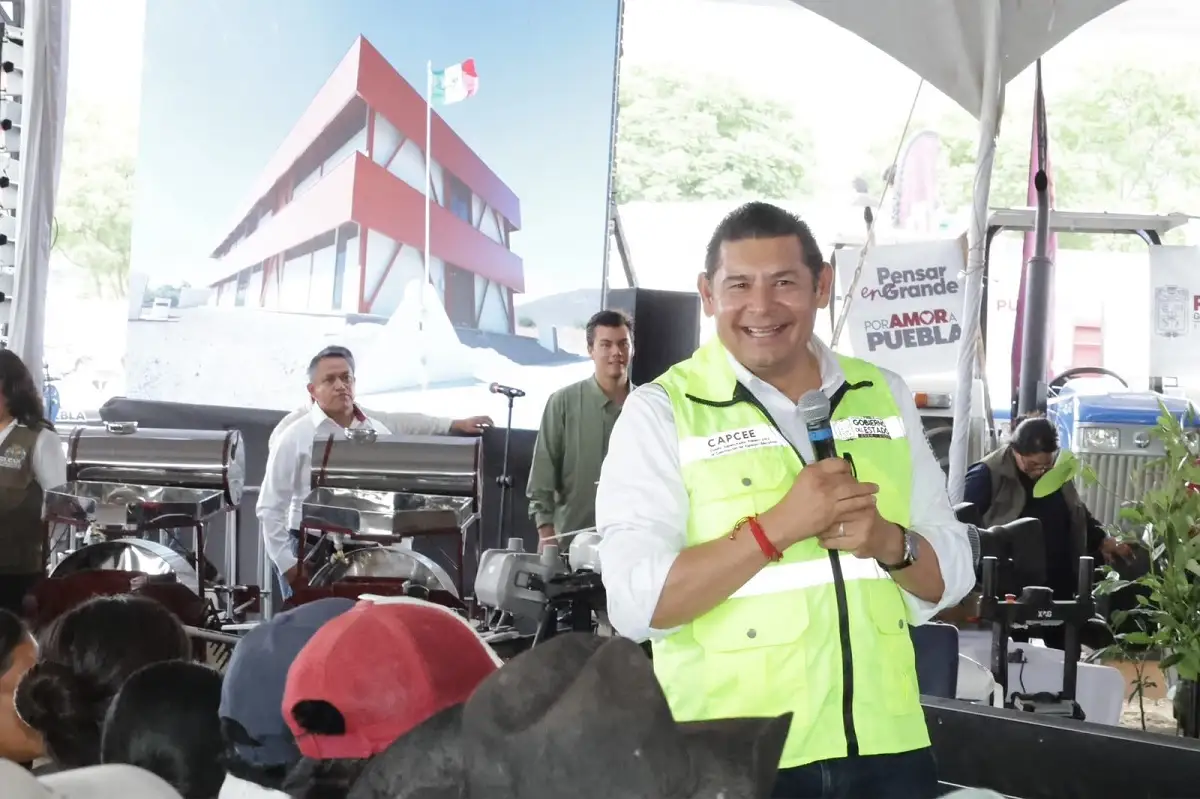 Obra comunitaria y apoyos al campo llevan bienestar a las familias de la Mixteca