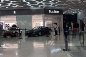 Comando armado asalta MacStore de Vía San Ángel en Puebla