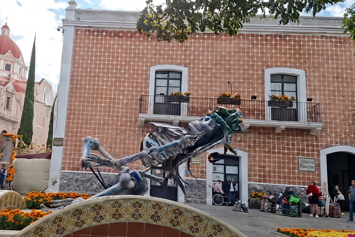 Viento derrumba catrina monumental de Atlixco