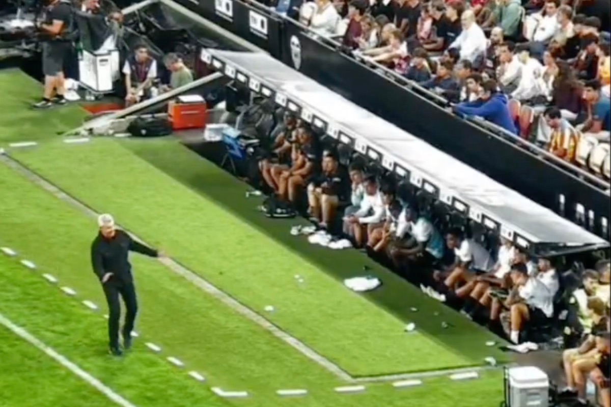Javier Aguirre explota contra la afición del Valencia tras empate