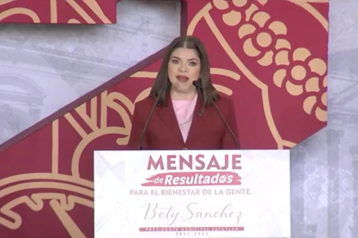 Bety Sánchez en su segundo informe en Zacatlán 