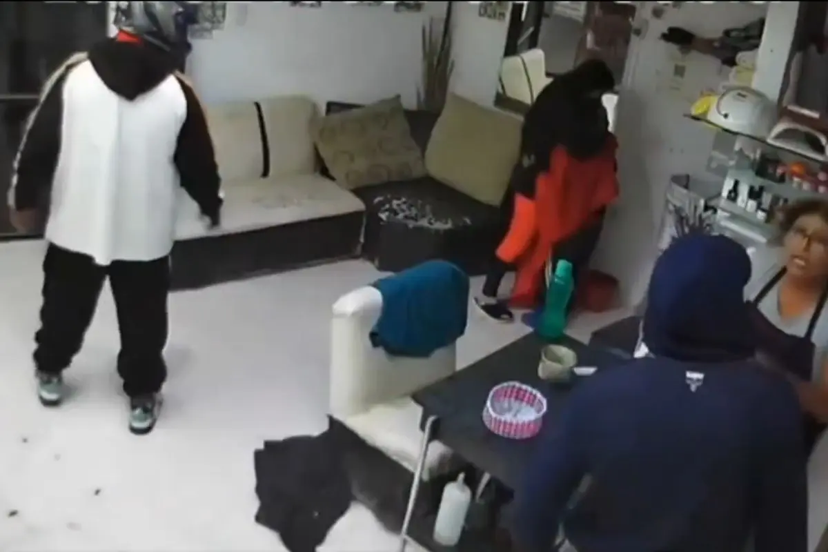 Así fue el asalto a estética en colonia Santa Lucía de Puebla