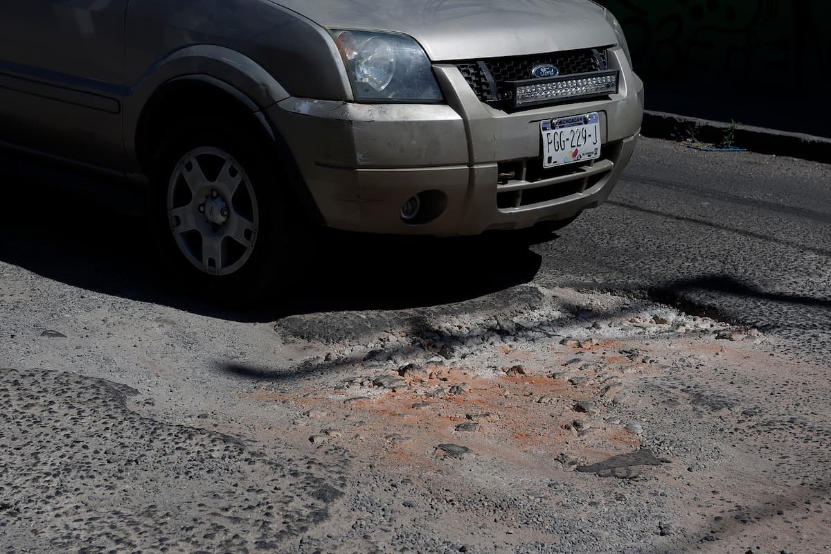 Ayuntamiento gasta 178 millones de pesos para cubrir 318 mil baches en Puebla