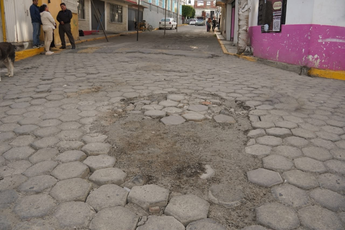 Roberto Solis responde a demandas historicas Inicia pavimentacion de tres arterias principales en Xalmimilulco 2