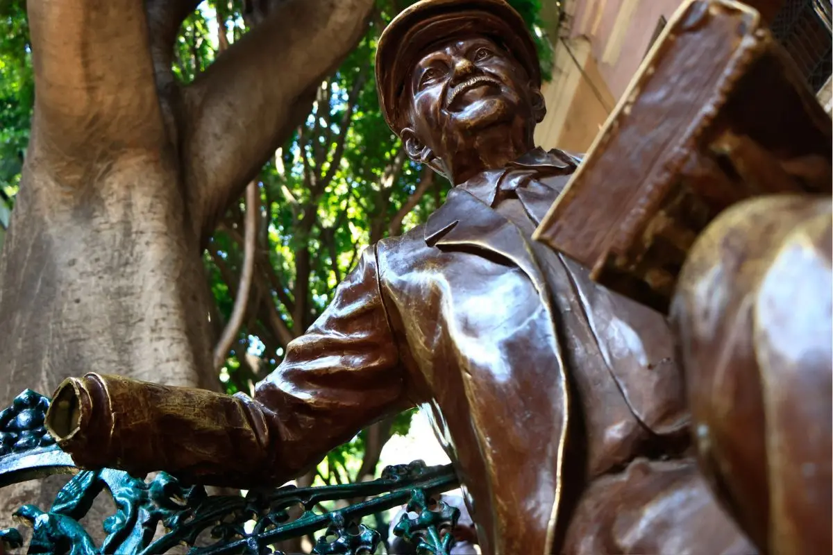 Denuncian robo de estatuas en Centro Histórico de Puebla