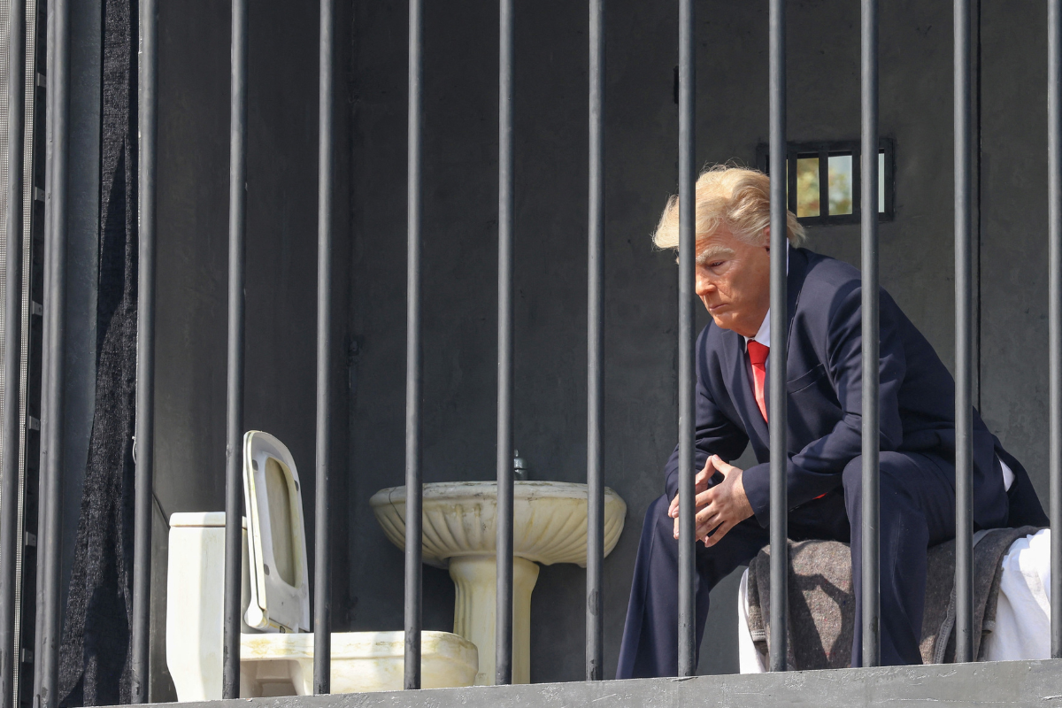 ¡Trump a la cárcel! Exhiben a falso presidente de Estados Unidos en una plaza de Irán