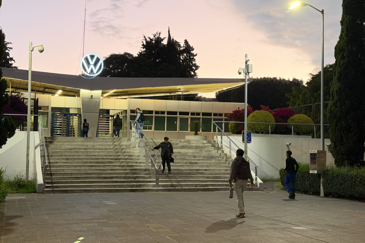 Armenta respalda acuerdo entre Volkswagen y el sindicato para revisión salarial
