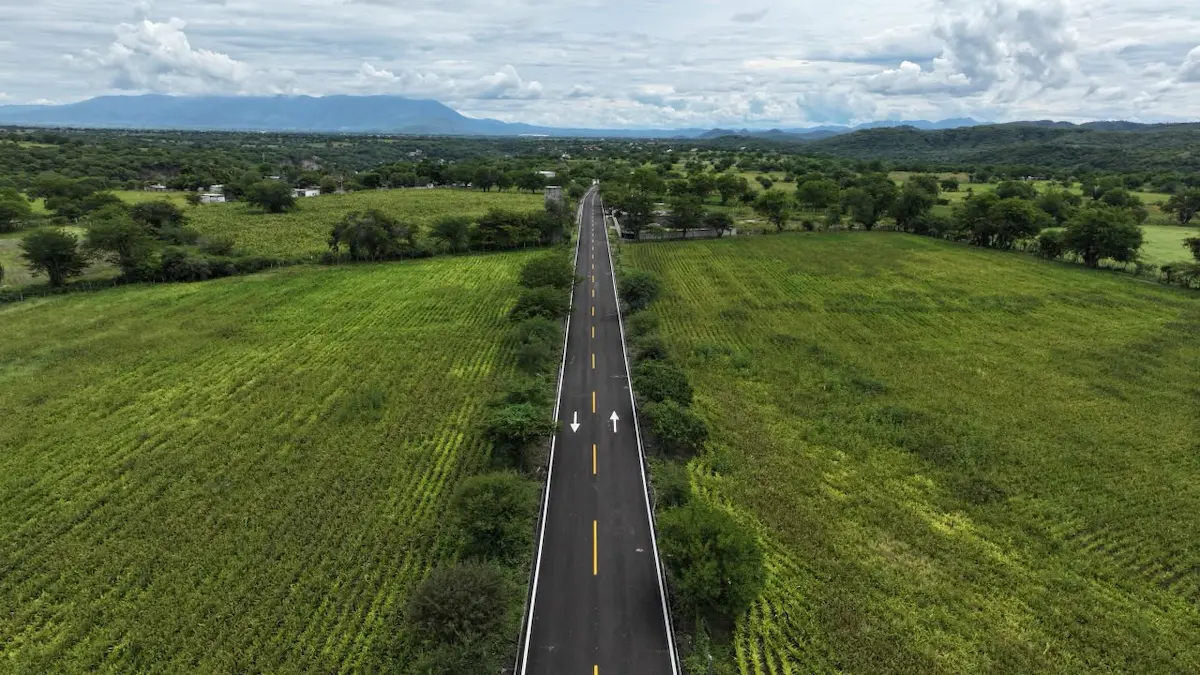 Anuncia Armenta la adquisición de nuevos trenes de pavimentación en Puebla