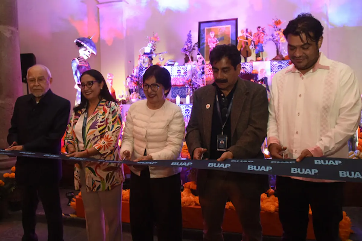 Inauguran ofrenda “Cultura, Muerte y Tradición. Altar dedicado a los Artistas Universitarios”