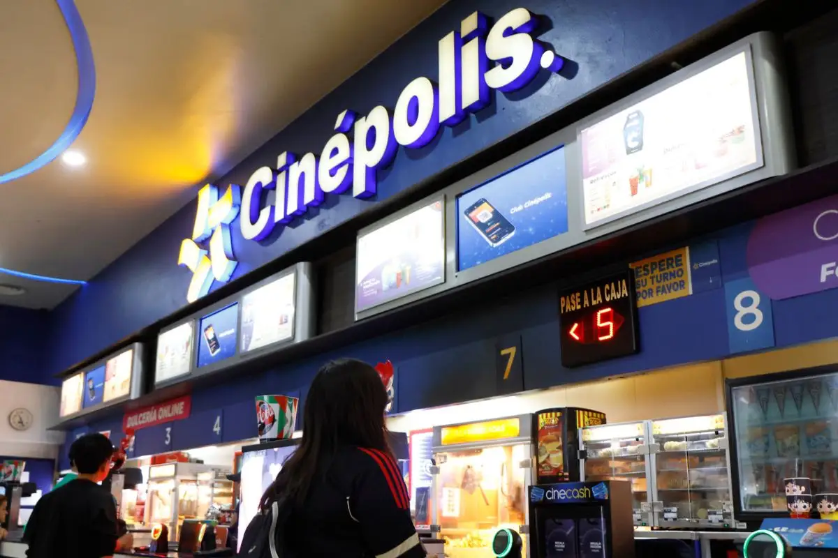 Encuentran a mujer semidesnuda en Cinépolis de Angelópolis