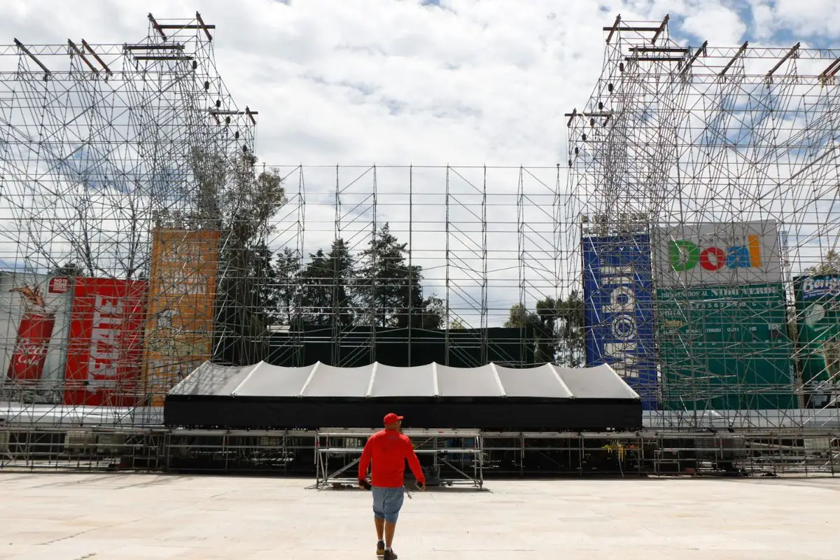 Escenario para el concierto de Ricky Martin es montado