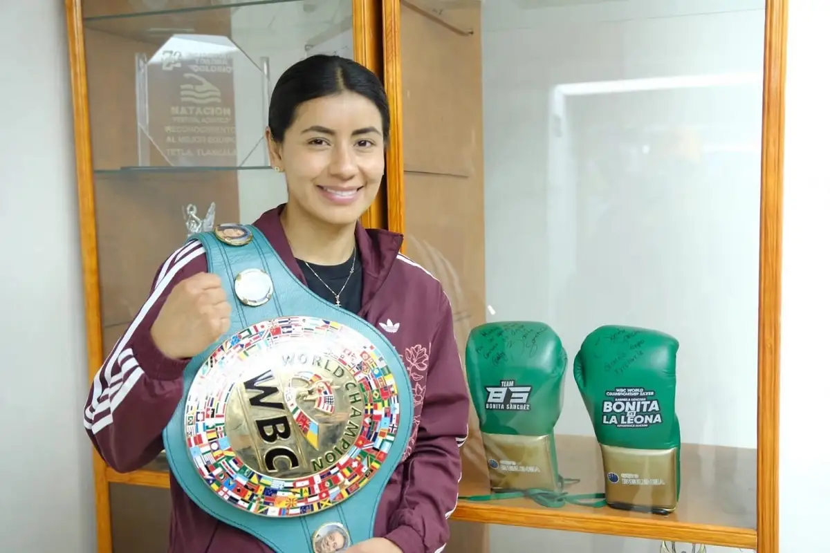 Gaby "La Bonita" Sánchez imparte clase de box a las juventudes