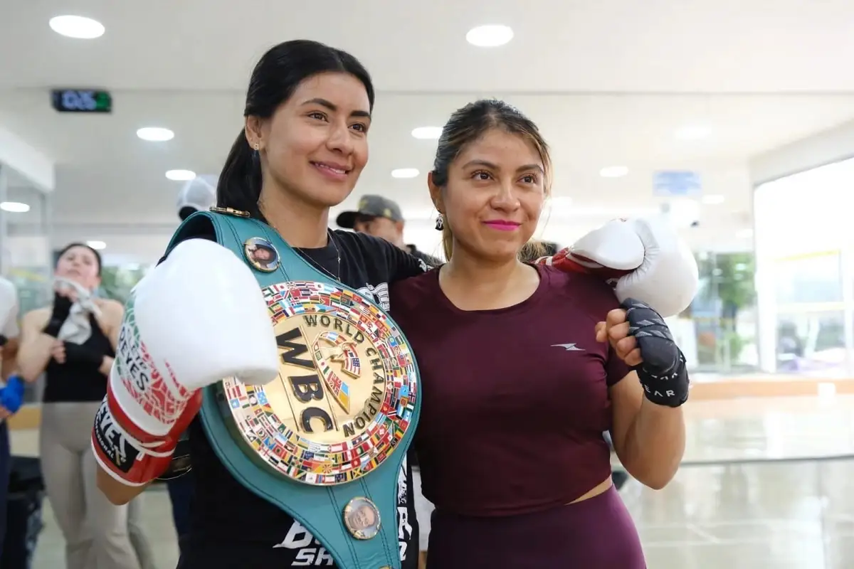 Gaby "La Bonita" Sánchez imparte clase de box a las juventudes
