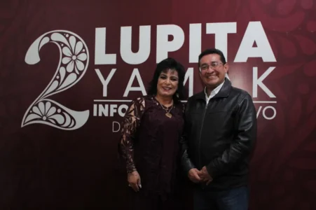 Rinde diputada Guadalupe Yamak su Segundo Informe de Actividades; destaca la presentación de 26 iniciativas y 17 puntos de acuerdo 18 Rinde diputada Guadalupe Yamak su Segundo Informe de Actividades; destaca la presentación de 26 iniciativas y 17 puntos de acuerdo