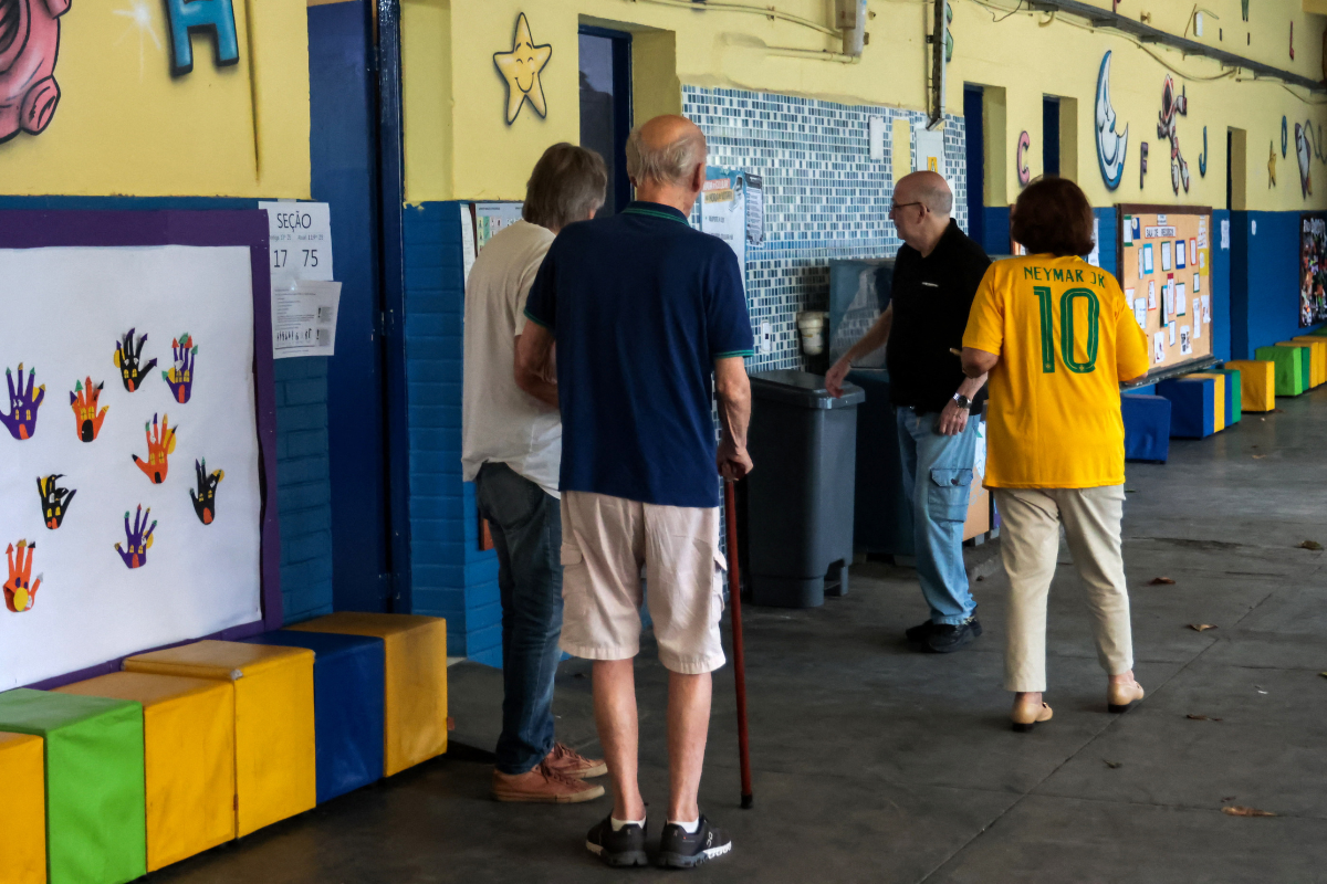 Brasil define su futuro político en una reñida elección entre Lula da Silva y Flávio Bolsonaro 2 elección entre Lula da Silva y Flávio Bolsonaro