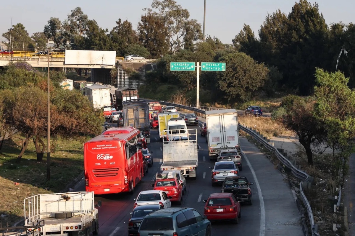 Reportan asalto masivo en la autopista Puebla-Orizaba