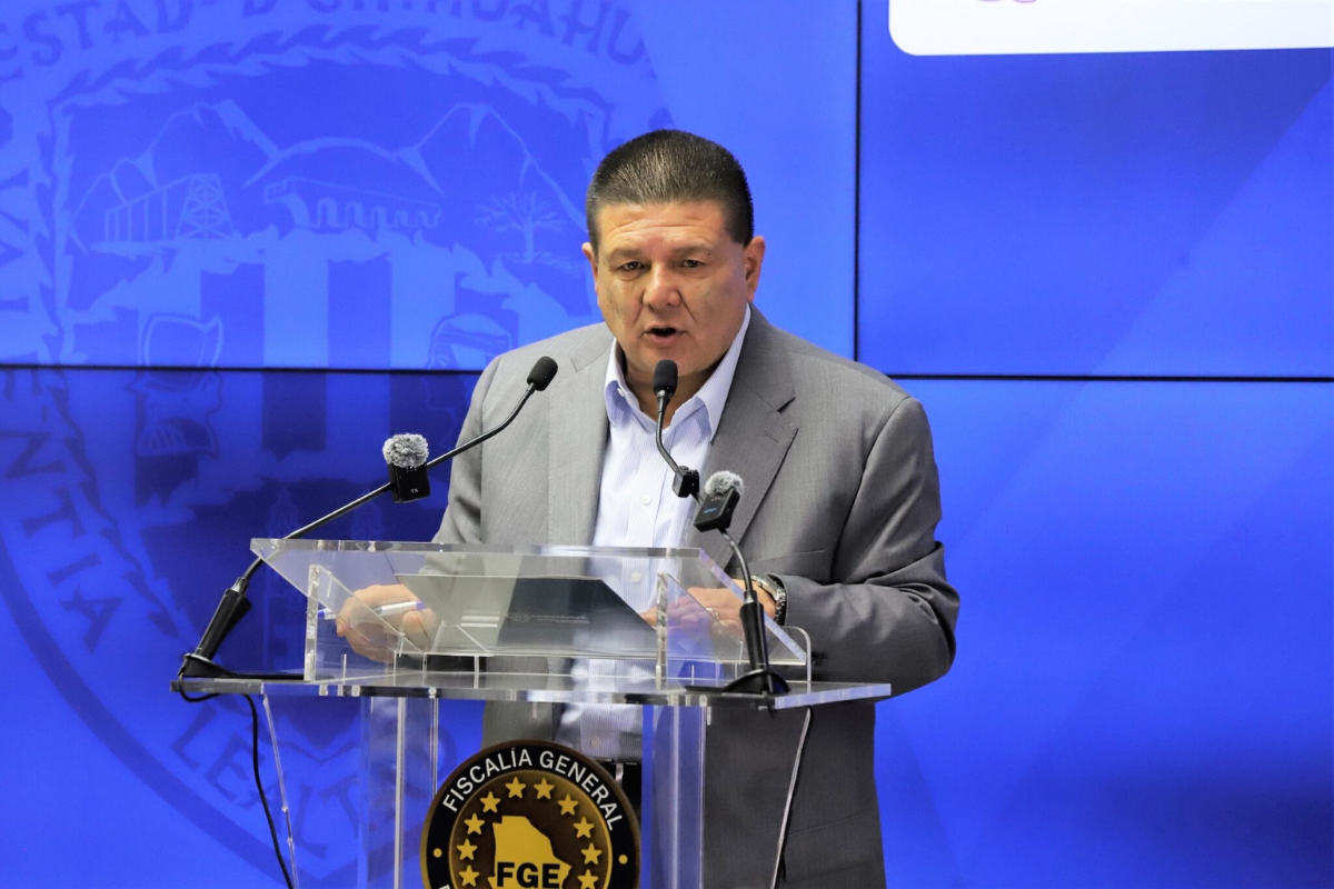 Vinculan a proceso a César Jáuregui por traición a la patria