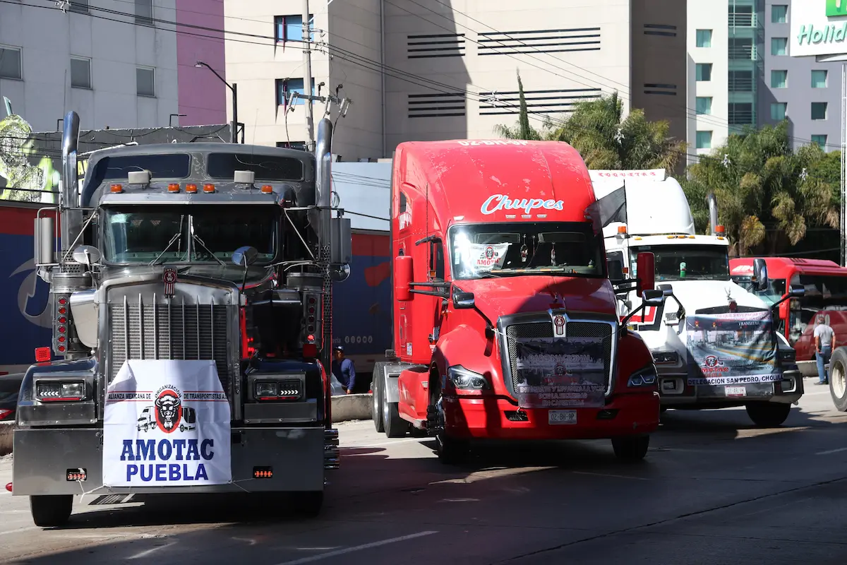 Anuncian cierre de la México-Puebla este lunes por paro de transportistas