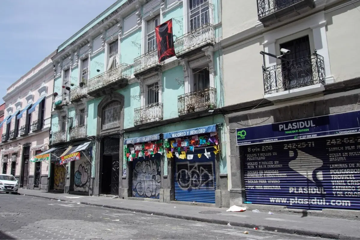 Descartan cierre de negocios en Puebla por extorsión