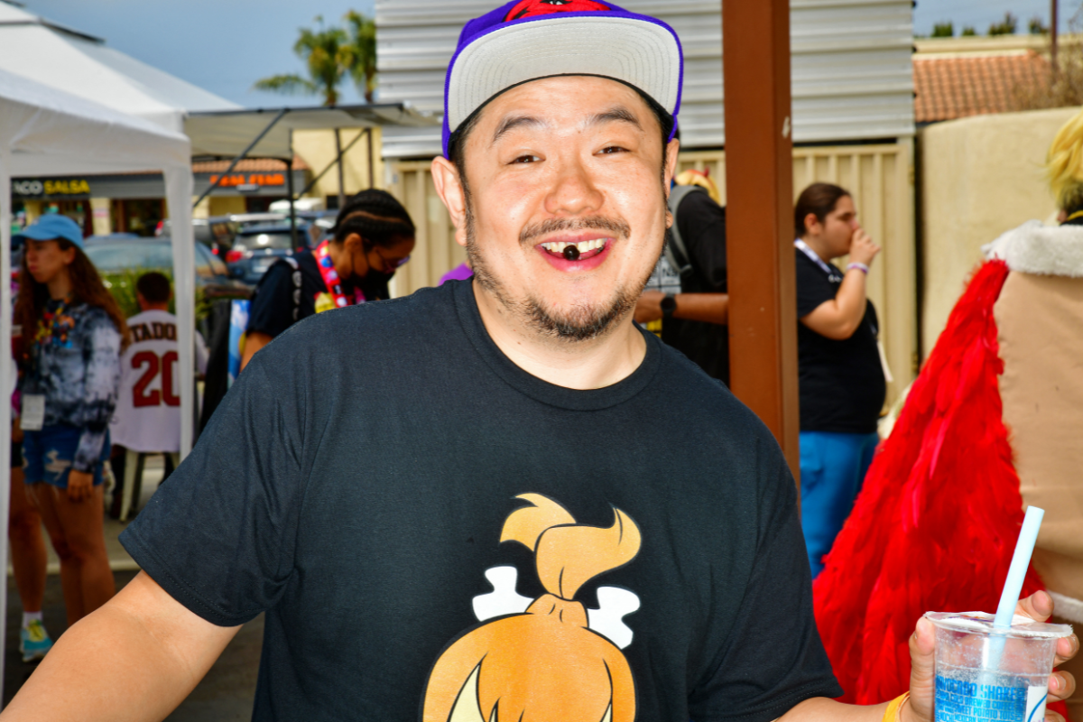 Muere Eric Bauza, la voz en inglés de Bugs Bunny y el Pato Lucas 