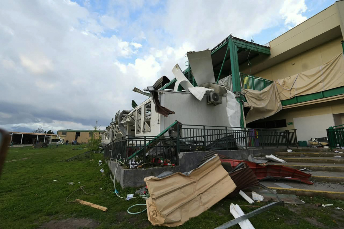 Tornado en Chile daña 70 viviendas y un colegio en medio de fuertes lluvias
