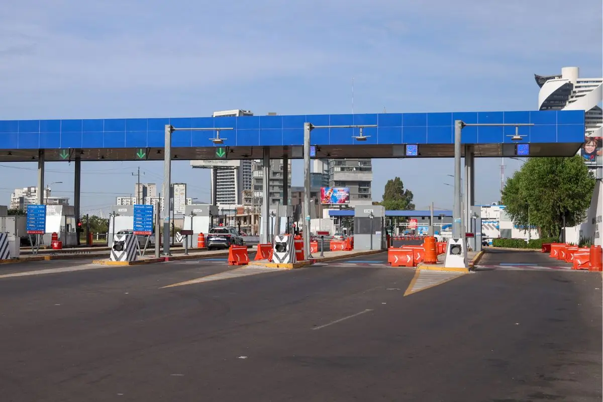 Transportistas acuerdan suspender bloqueos de carreteras tras reunión con Segob 2 Transportistas acuerdan suspender bloqueos de carreteras