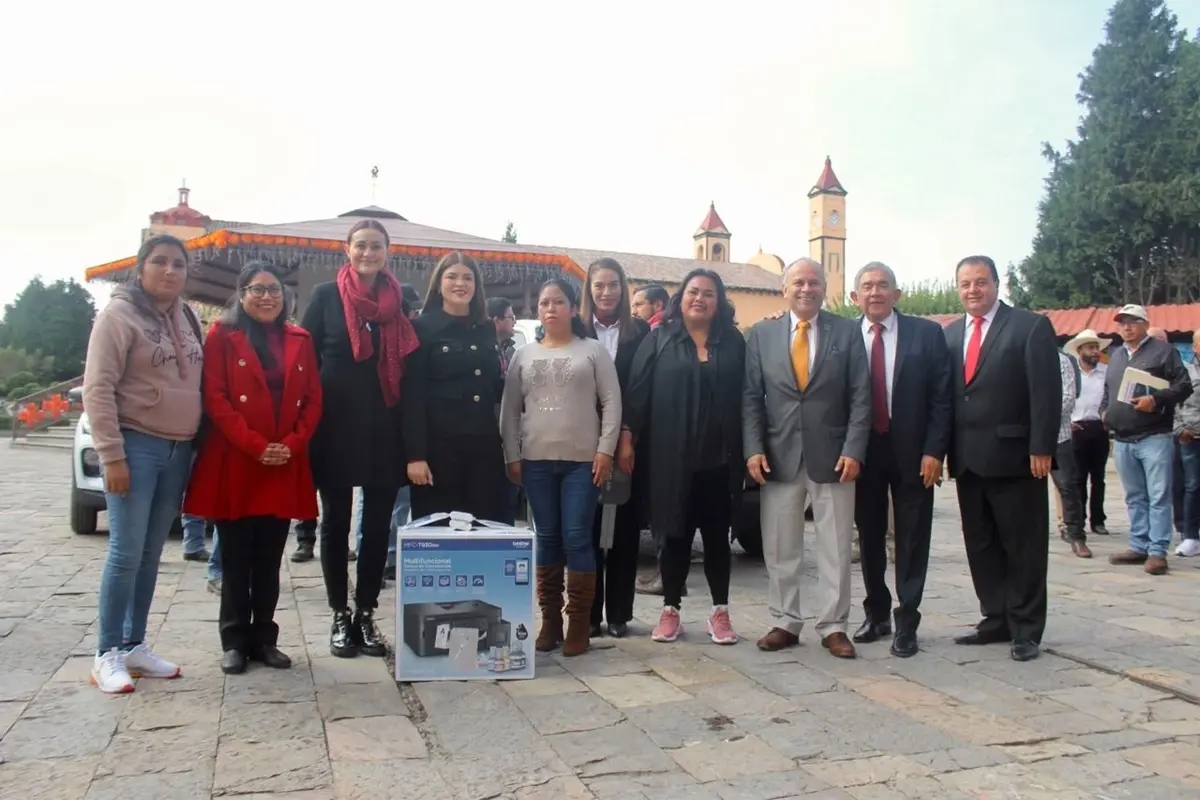 Ayuntamiento de Zacatlán entrega apoyos con lo recaudado en la Carrera vs el Cáncer de Mama