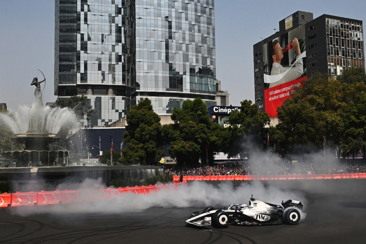 "Checo" Pérez en Paseo de la Reforma: así fue el Show Run de Cadillac en CDMX