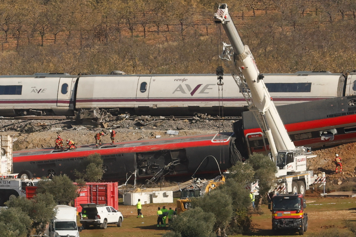 Choque de trenes en España deja 7 mexicanos heridos