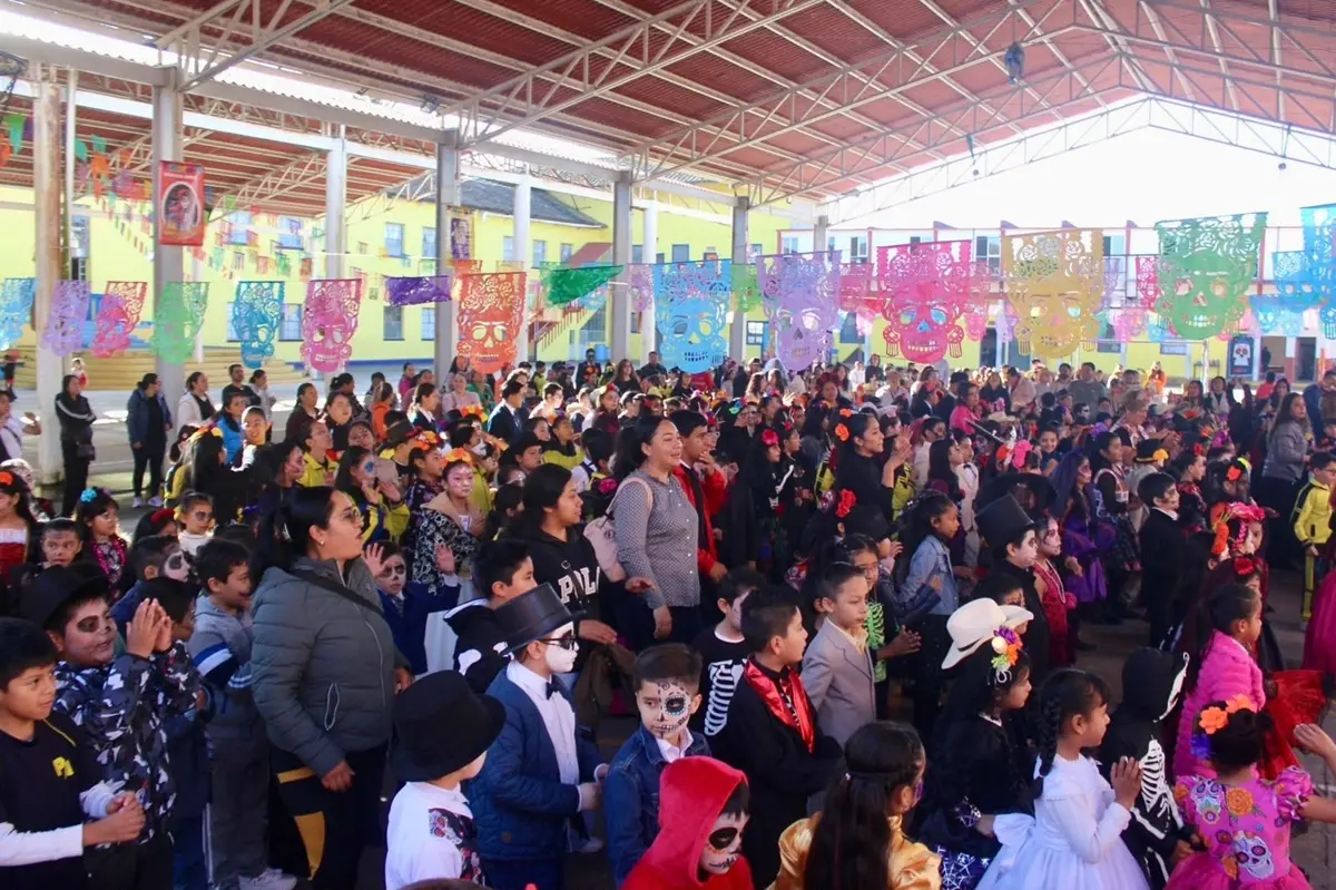 Ayuntamiento de Zacatlán previene el acoso escolar y fomenta la cultura de la paz, en Primaria Anexa a la Normal