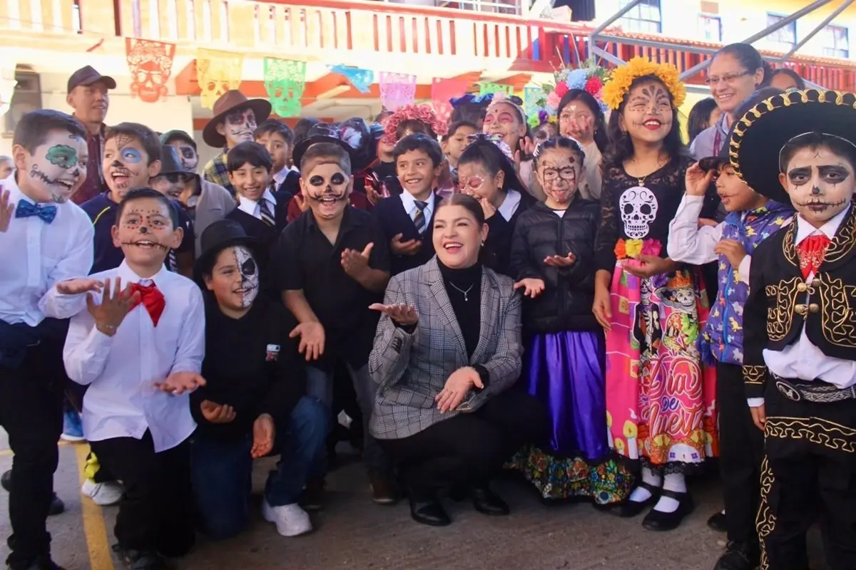 Ayuntamiento de Zacatlán previene el acoso escolar y fomenta la cultura de la paz, en Primaria Anexa a la Normal